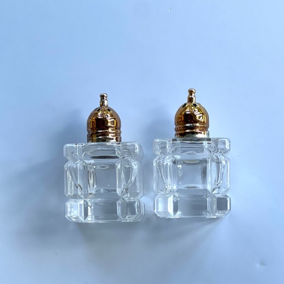 Crystal miniature vintage salt and pepper shakers with golden lids 1960 - Picture 3 of 6